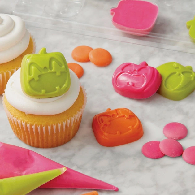 Moule Chocolat Citrouilles (x12) Wilton 5 Moule Chocolat Citrouilles (x12) Wilton – Image 3