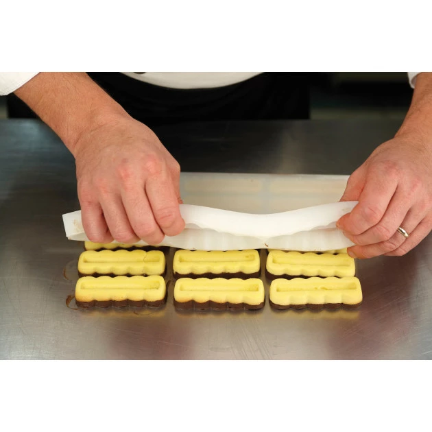 Moule Silicone Barre Ondulée Snack 9 x 3 cm x H 1,9 cm (x15) Pavoni Moule Silicone Barre Ondulée Snack 9 x 3 cm x H 1,9 cm (x15) Pavoni -Pavoni Shop moule silicone barre ondulee snack 9 x 3 cm x h 19 cm x15 pavoni 3